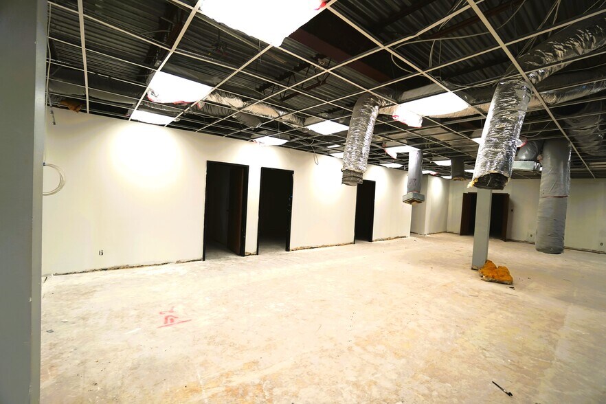 More Photos Of 7031 Grand Blvd, Houston Research And Development For Lease