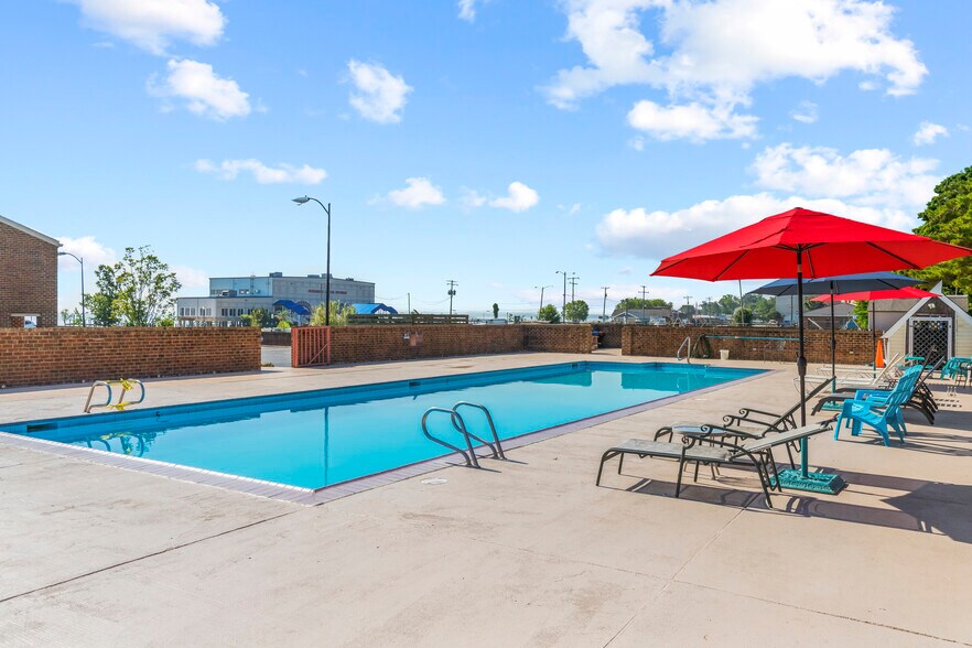 More Photos Of 30 Colonial Ave, Colonial Beach Hotel For Sale