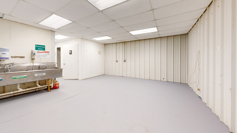 More Photos Of 174 NW 9th ave, Mulberry Distribution For Sale