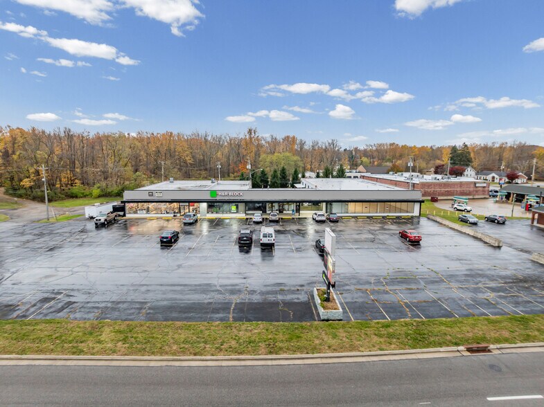 More Photos Of 6704-6720 N Ridge Rd, Madison General Retail For Sale