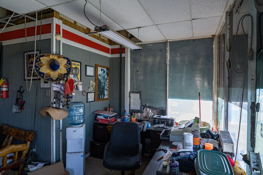 More Photos Of 1320 S Austin Ave, Denison General Retail For Sale
