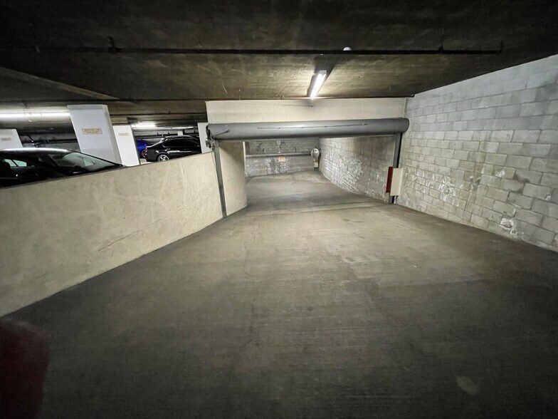 More Photos Of 20631 Ventura Blvd, Woodland Hills Office For Lease