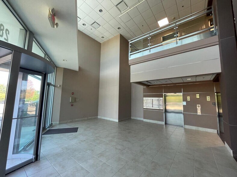 More Photos Of 28160 W Northwest Hwy, Lake Barrington Office For Lease