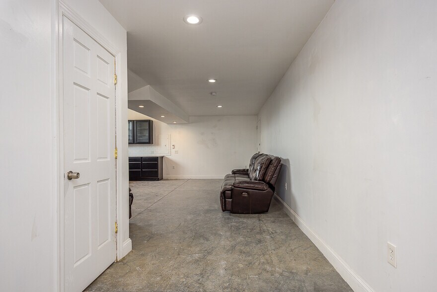 More Photos Of 1 Ten Eyck St, Stony Point General Retail For Sale