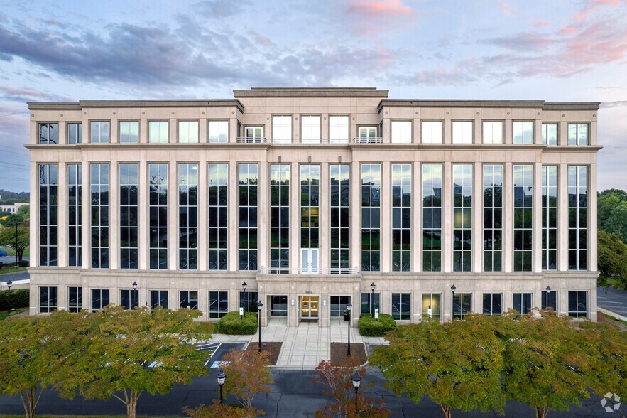 More Photos Of 14045 Ballantyne Corporate Pl, Charlotte Office For Lease