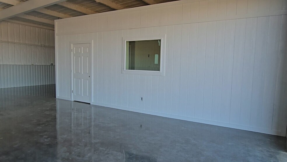 More Photos Of 6366-6414 FM 1715, Lampasas Flex For Lease