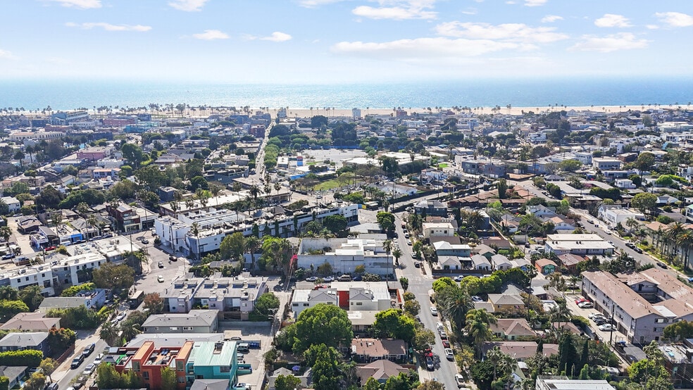 More Photos Of 502 Westminster ave, Venice Apartments For Sale