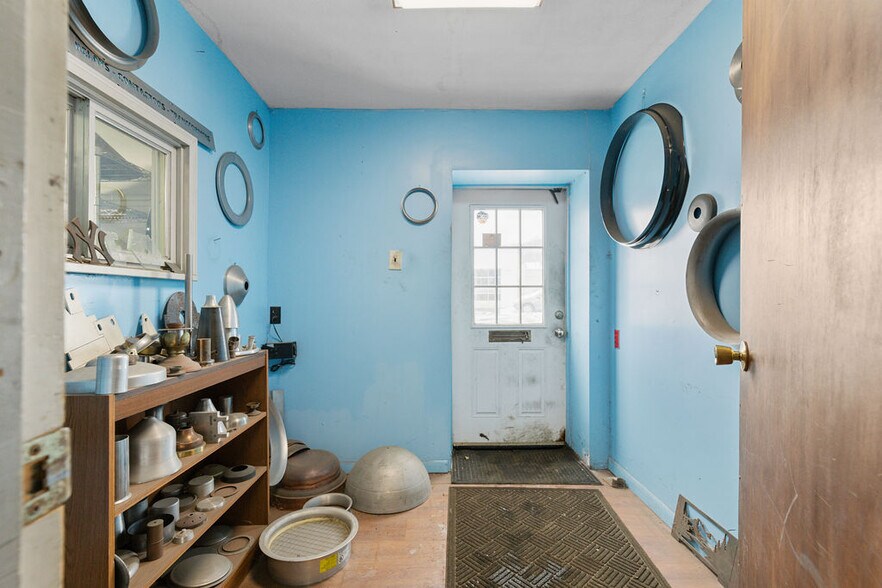 More Photos Of 906 Burnet Ave, Syracuse Warehouse For Sale