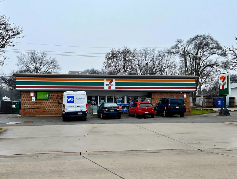 Primary Photo Of 22069 Farmington Rd, Farmington Hills Convenience Store For Sale