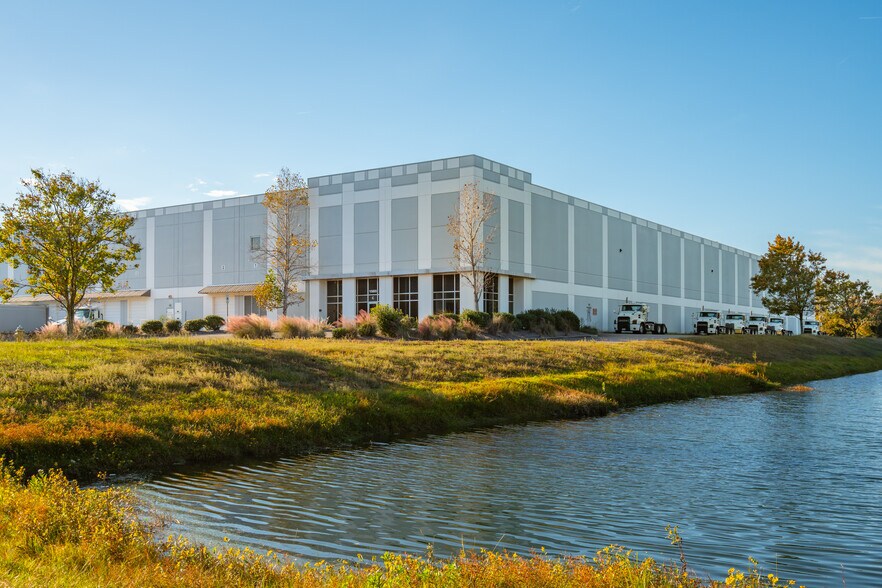 More Photos Of 1980 Technology Dr, Charleston Distribution For Lease
