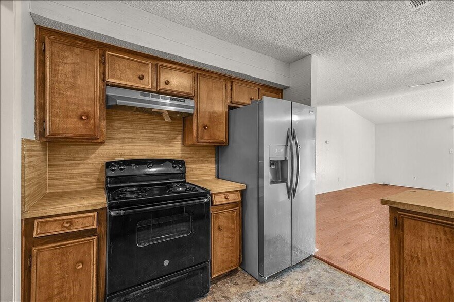 More Photos Of 6817-6819 W Cleburne Rd, Fort Worth Specialty For Sale