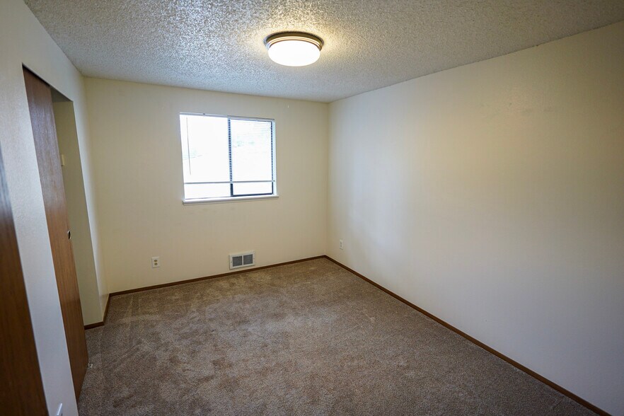 More Photos Of 108 Kensington Ave S, Kent Apartments For Sale