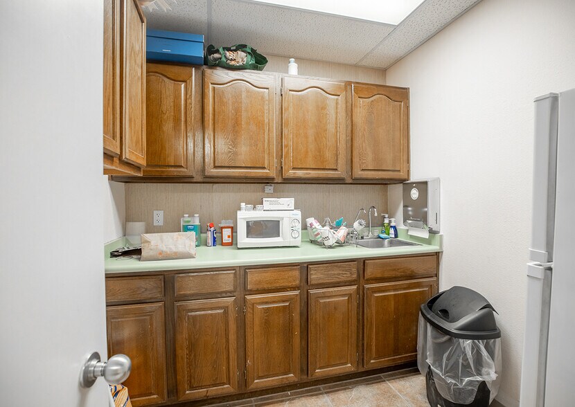 More Photos Of 4550 Eubank Blvd NE, Albuquerque Medical For Lease