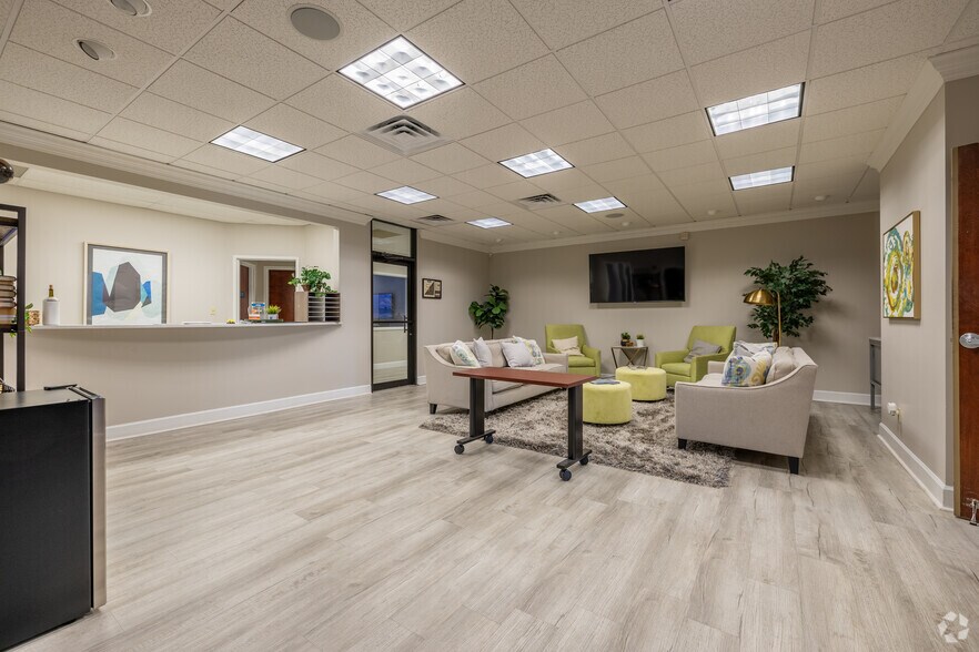 More Photos Of 101 Century 21 Dr, Jacksonville Office For Lease