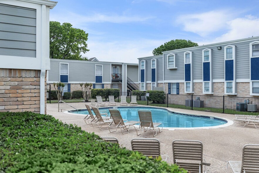 More Photos Of 8600 Theta St, Houston Apartments For Sale