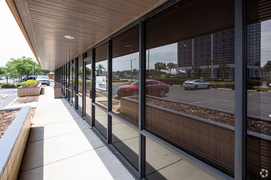 More Photos Of 9280 Bay Plaza Blvd, Tampa Unknown For Lease