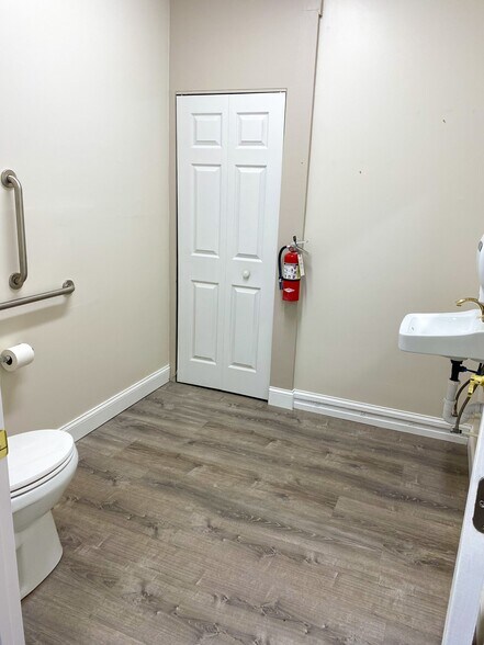 More Photos Of 275 Executive Park Blvd, Winston-Salem Medical For Lease
