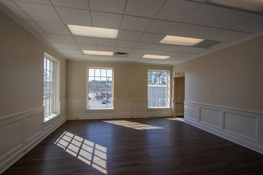 More Photos Of 4875 Forest Dr, Columbia Bank For Lease