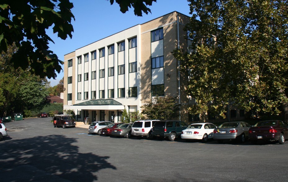 More Photos Of 100 W 6th St, Media Office For Lease