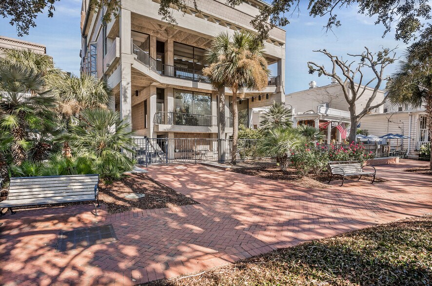 More Photos Of 916 Bay St, Beaufort Office For Sale