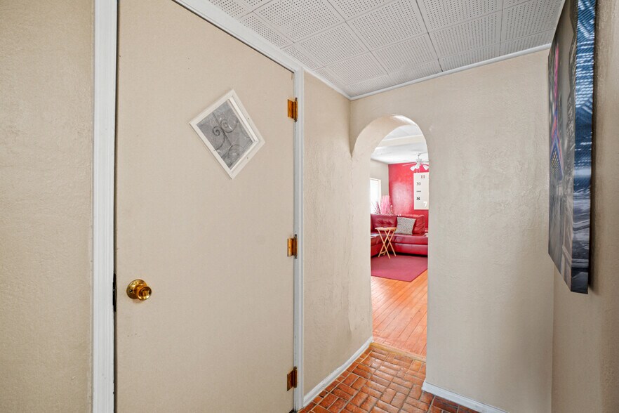 More Photos Of 10108 Socorro Dr, El Paso General Retail For Sale