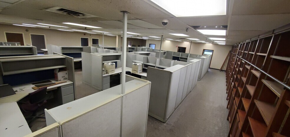 More Photos Of 1 Grosset Dr, Kirkwood Township Warehouse For Lease