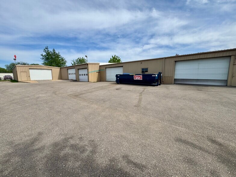 More Photos Of 2917 Latham Dr, Madison Warehouse For Lease