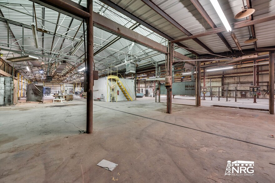 More Photos Of 715 W 81st St, Odessa Warehouse For Sale