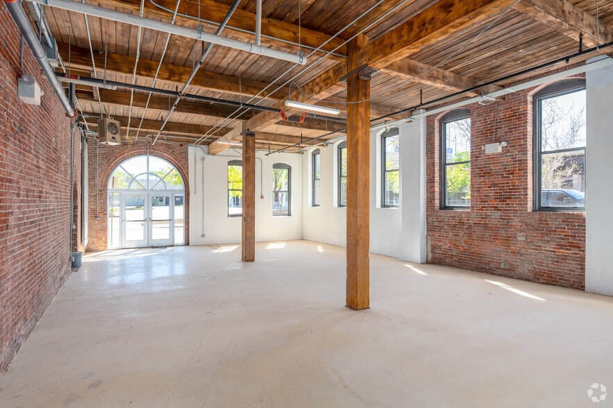More Photos Of 180 W Ostend St, Baltimore Office For Lease