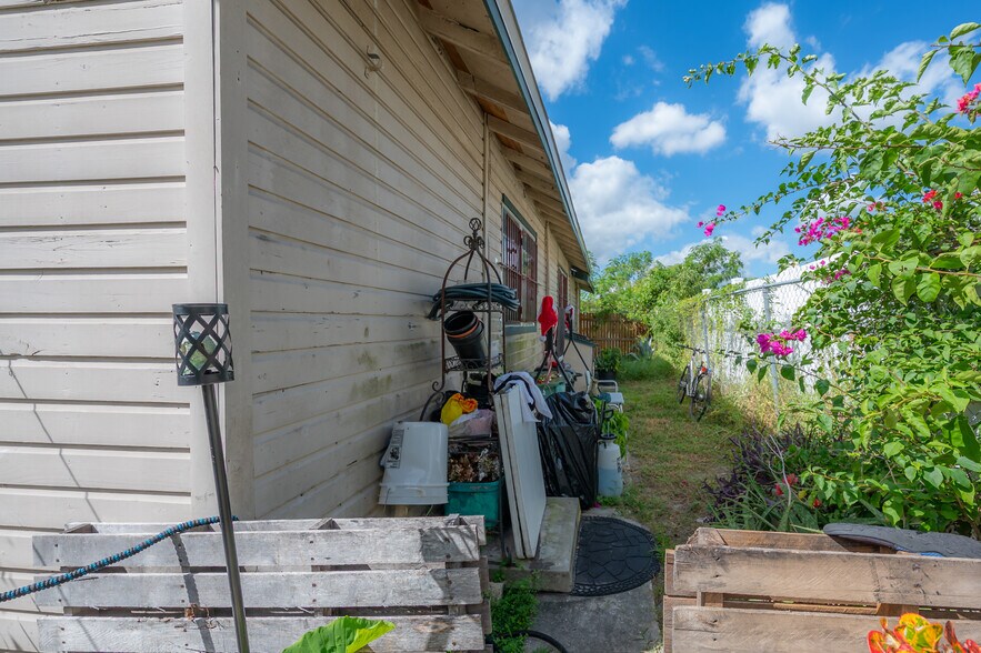 More Photos Of 8312 N 11th St, Tampa Apartments For Sale