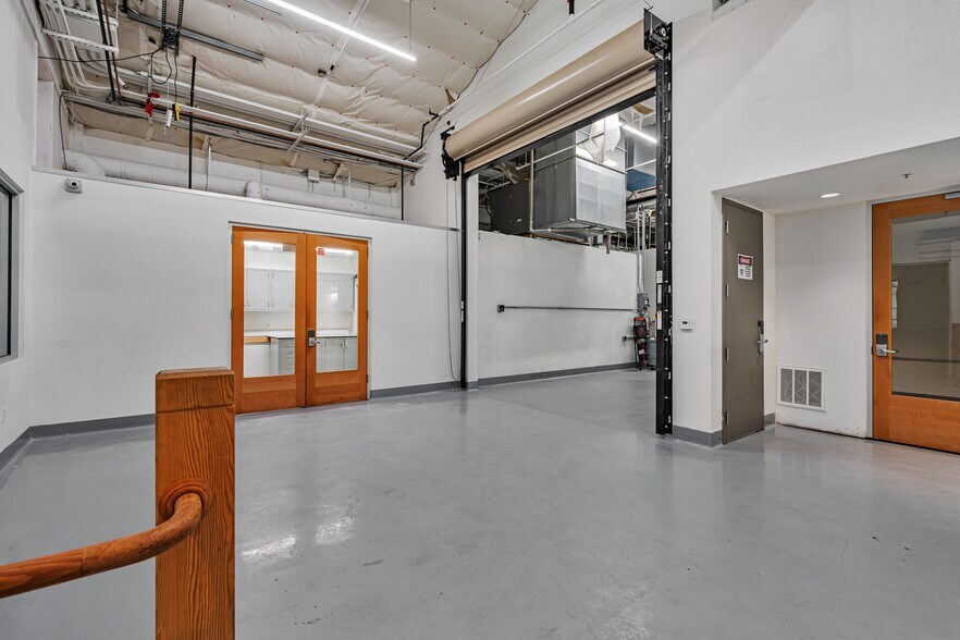 More Photos Of 1320-1326 9th St, Berkeley Warehouse For Sale