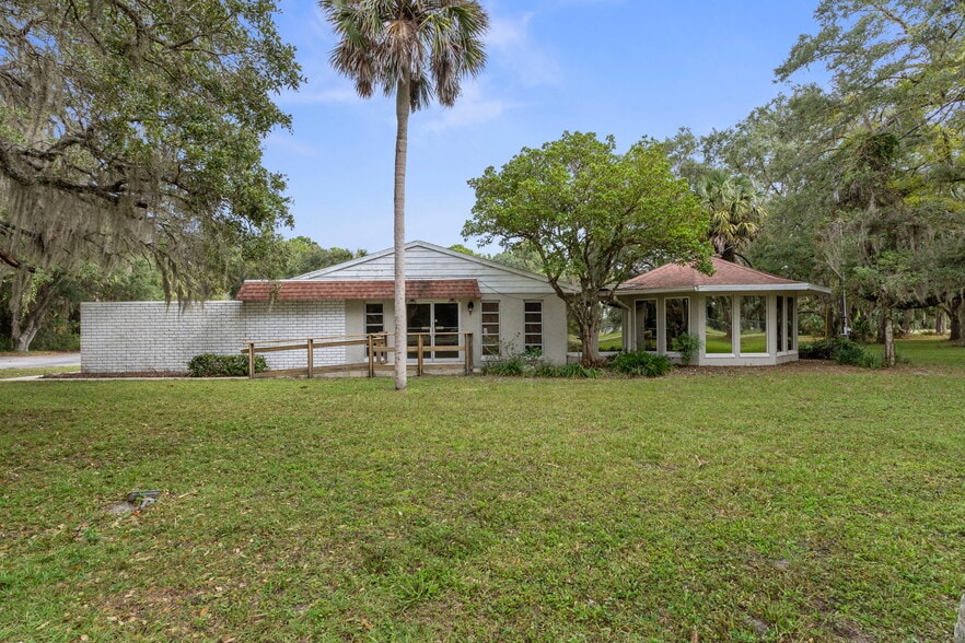 More Photos Of 377 Highway 40 W, Inglis Flex For Lease