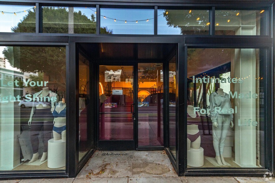 More Photos Of 2929 Main St, Santa Monica Restaurant For Lease
