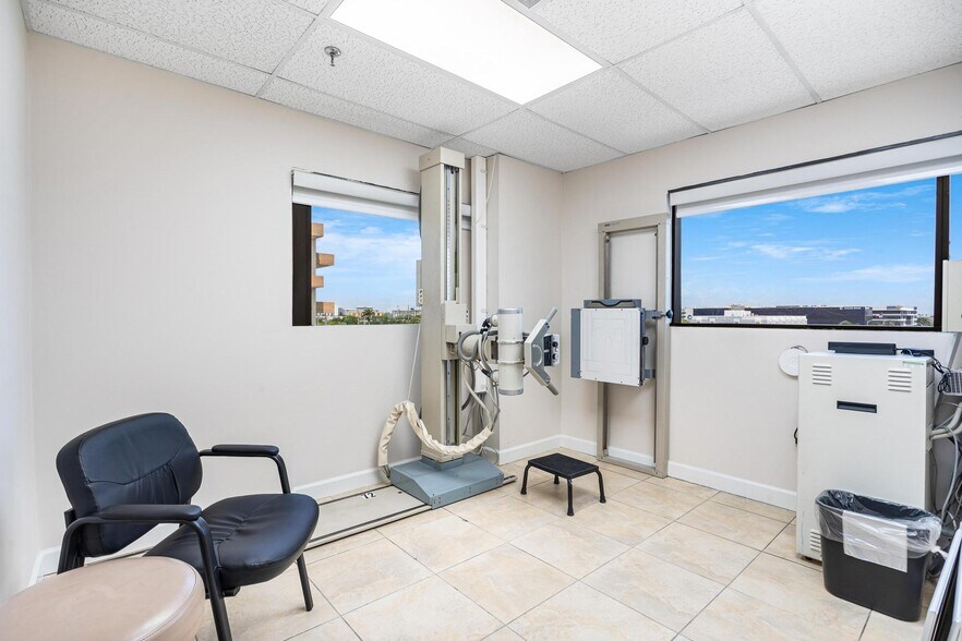 More Photos Of 351 NW Le Jeune Rd, Miami Medical For Sale