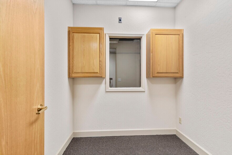 More Photos Of 13620 Lincoln Way, Auburn Office For Lease