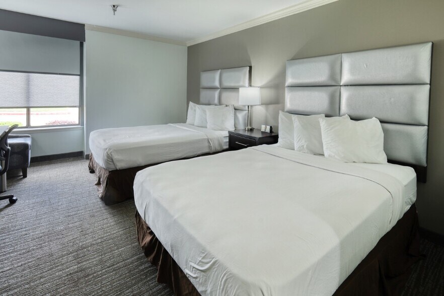 More Photos Of 889 W Bay Area Blvd, Webster Hotel For Sale