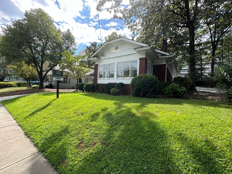 More Photos Of 3082 E Shadowlawn Ave NE, Atlanta Freestanding For Lease