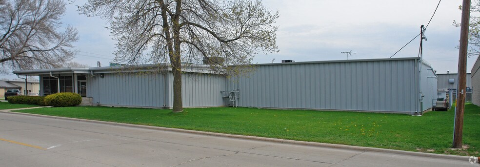 More Photos Of 1232 Elizabeth St, Green Bay Manufacturing For Sale