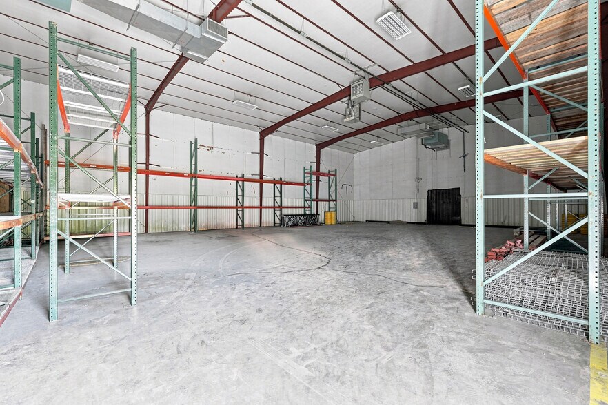 More Photos Of 106 Avalon Ave, Muscle Shoals Warehouse For Lease