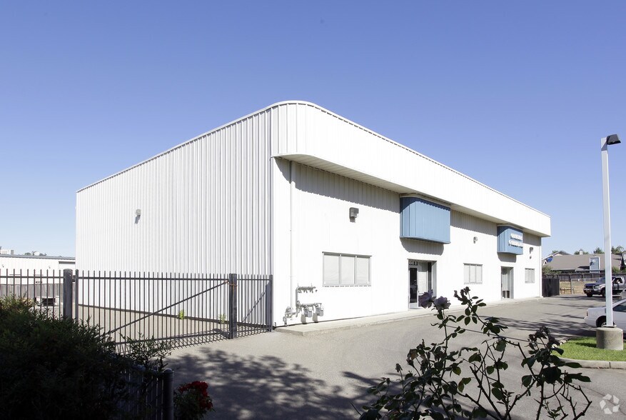 More Photos Of 4045 California Ave, Carmichael Warehouse For Lease