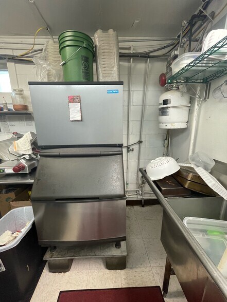 More Photos Of 100 Delaware Ave, Hurlock Restaurant For Sale