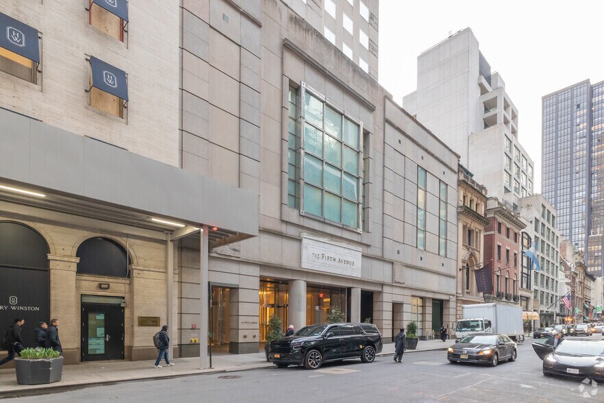 More Photos Of 712 Fifth Ave, New York Office For Lease