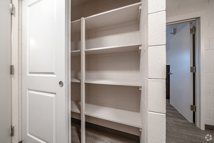 More Photos Of 311 N Ottawa St, Joliet Apartments For Lease