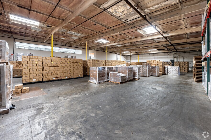 More Photos Of 1601 Perrino Pl, Los Angeles Manufacturing For Lease