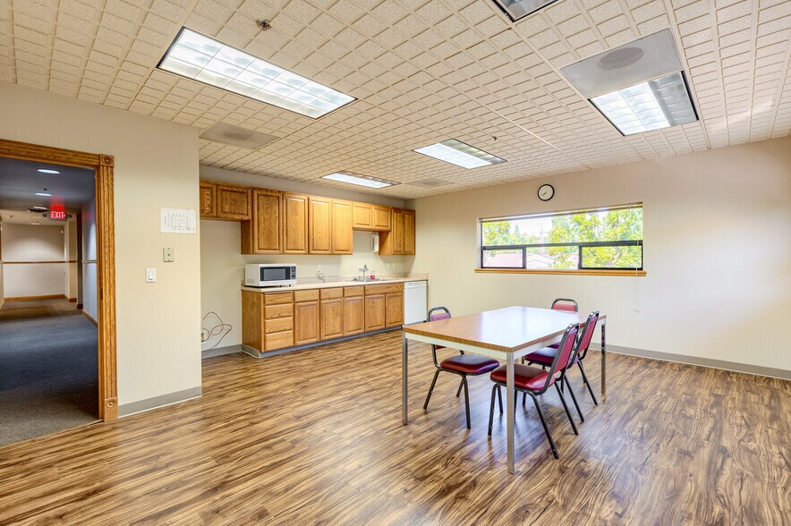 More Photos Of 717 Murphy Rd, Medford Medical For Sale