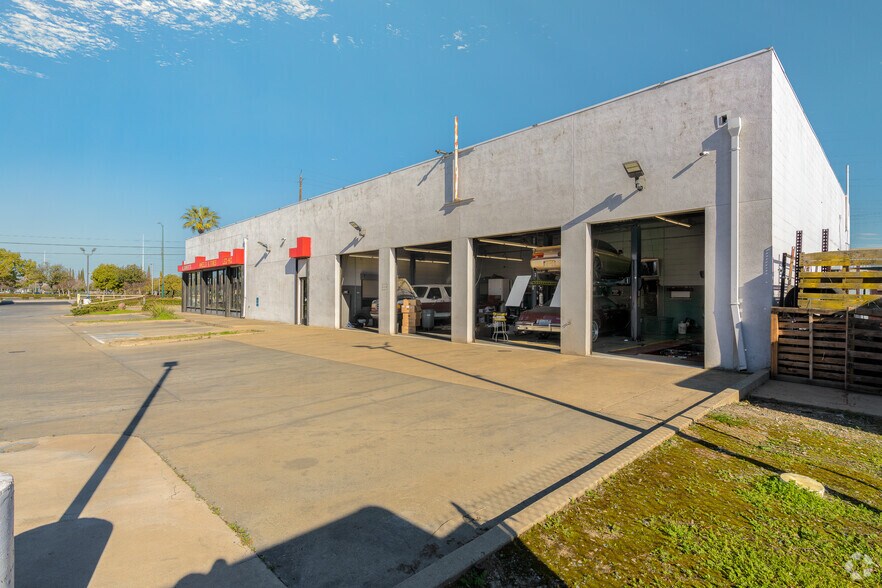 More Photos Of 3020 Florin Rd, Sacramento Freestanding For Lease