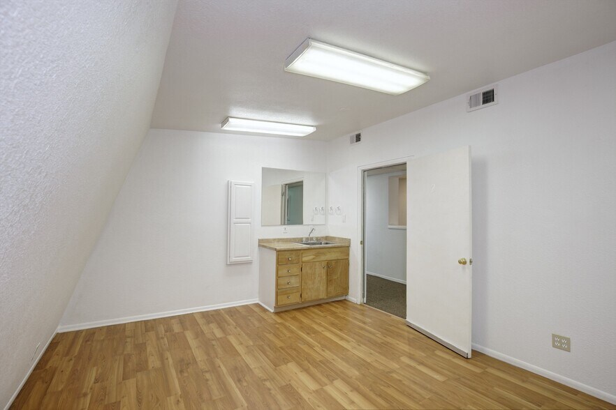 More Photos Of 404 W Main St, Payson Rehabilitation Center For Lease