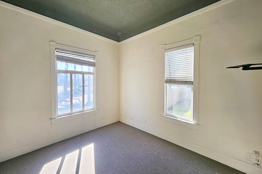 More Photos Of 1101 W Burbank Blvd, Burbank Office Residential For Lease