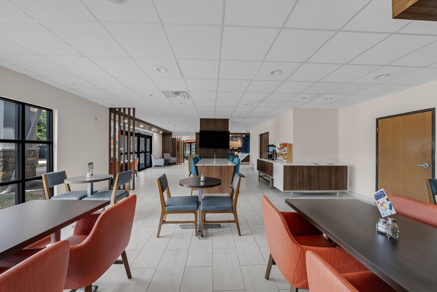 More Photos Of 4609 Citylake Blvd W, Fort Worth Hotel For Sale