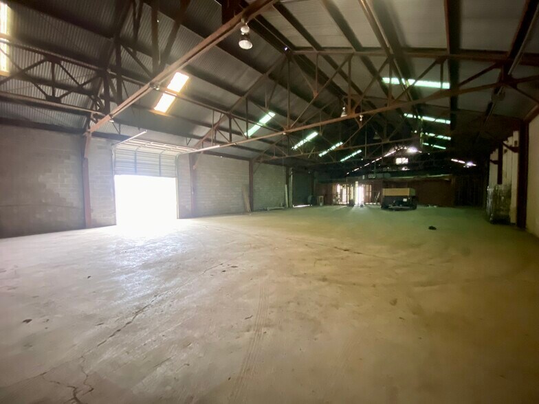 More Photos Of 924 Hanger St, Little Rock Service For Lease